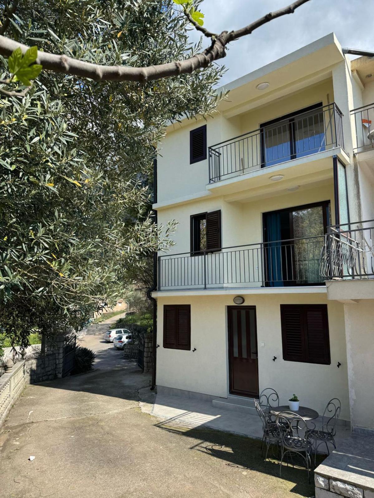Midpoint Daire Kotor Dış mekan fotoğraf