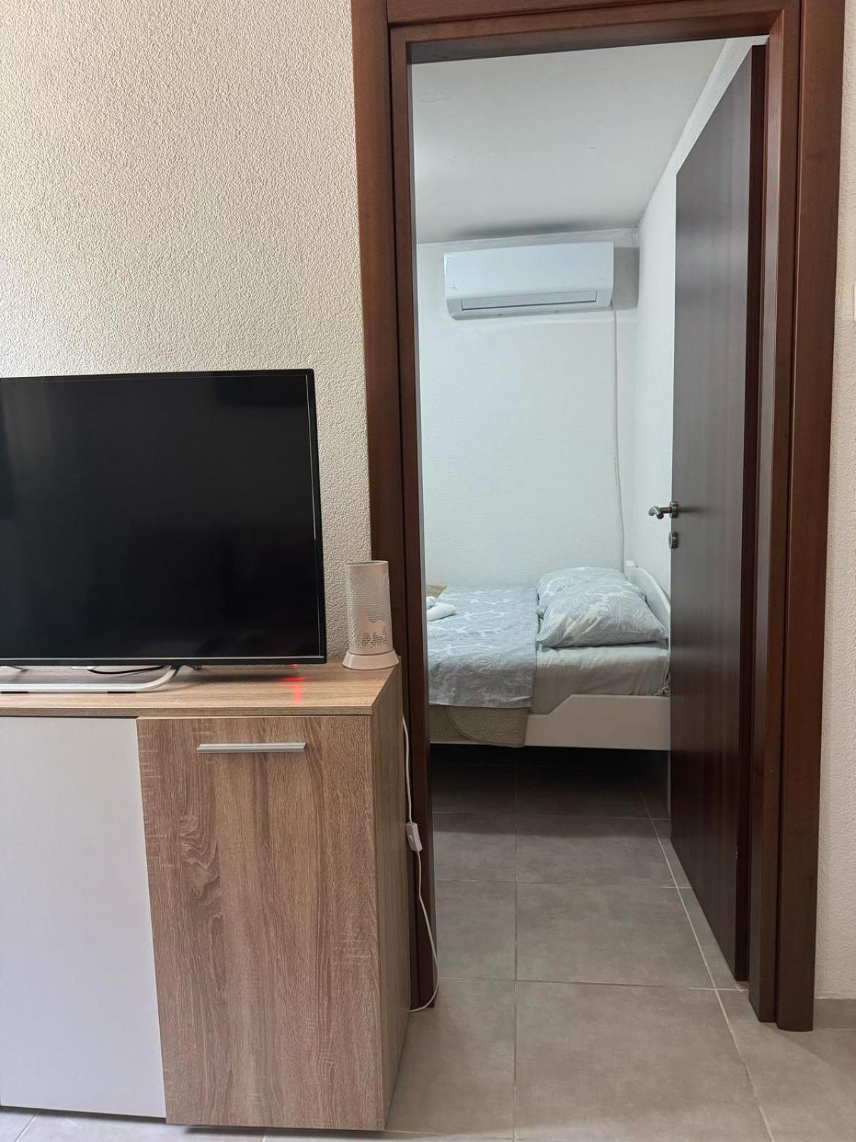 Midpoint Daire Kotor Dış mekan fotoğraf