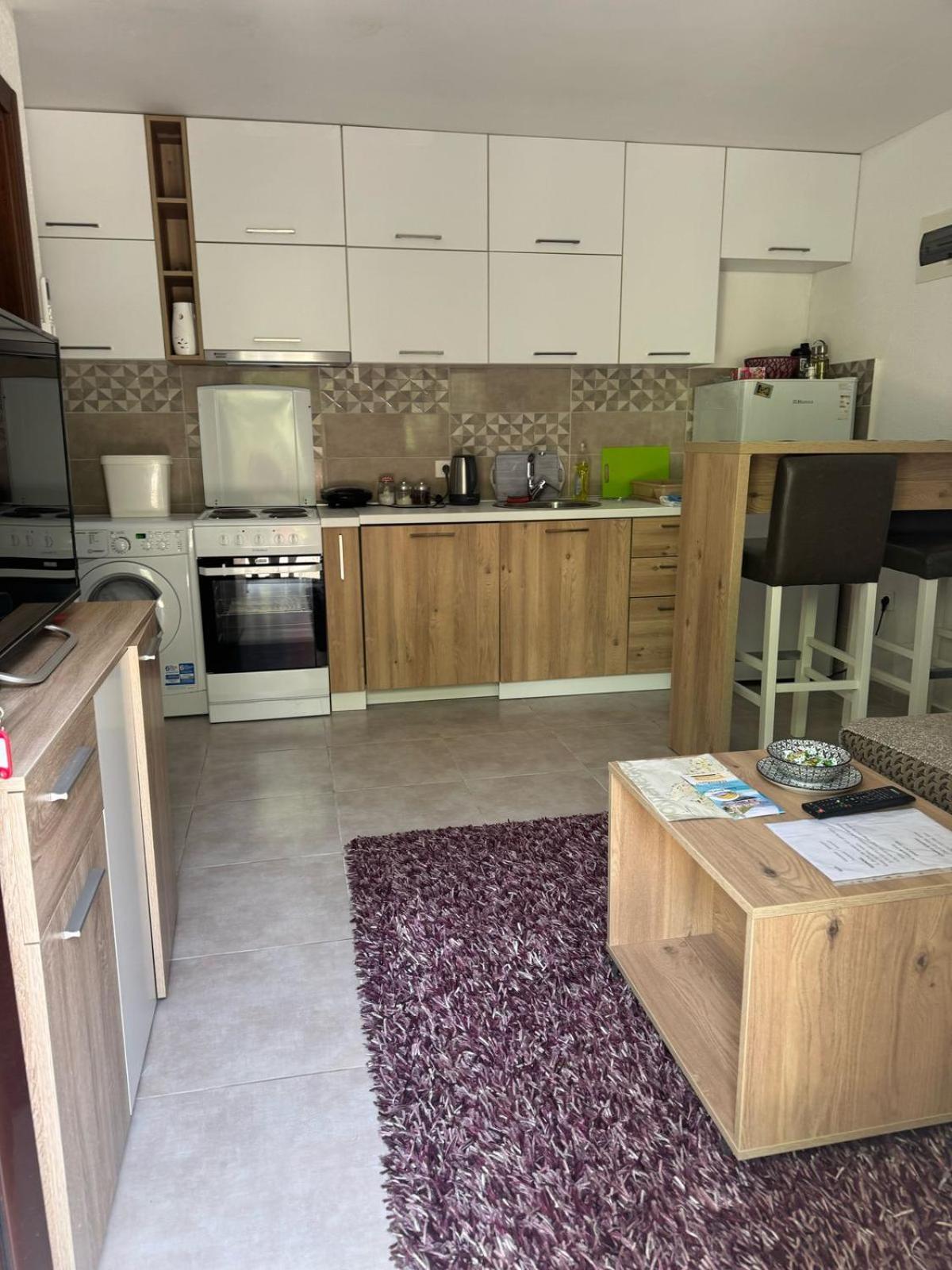 Midpoint Daire Kotor Dış mekan fotoğraf